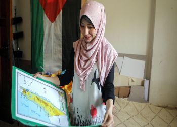 من غزة... معلمة تبتكر أدوات تعليمية كسرت بها أسلوب التلقين