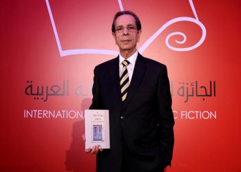 أول فلسطيني يفوز بالجائزة العالمية للرواية العربية