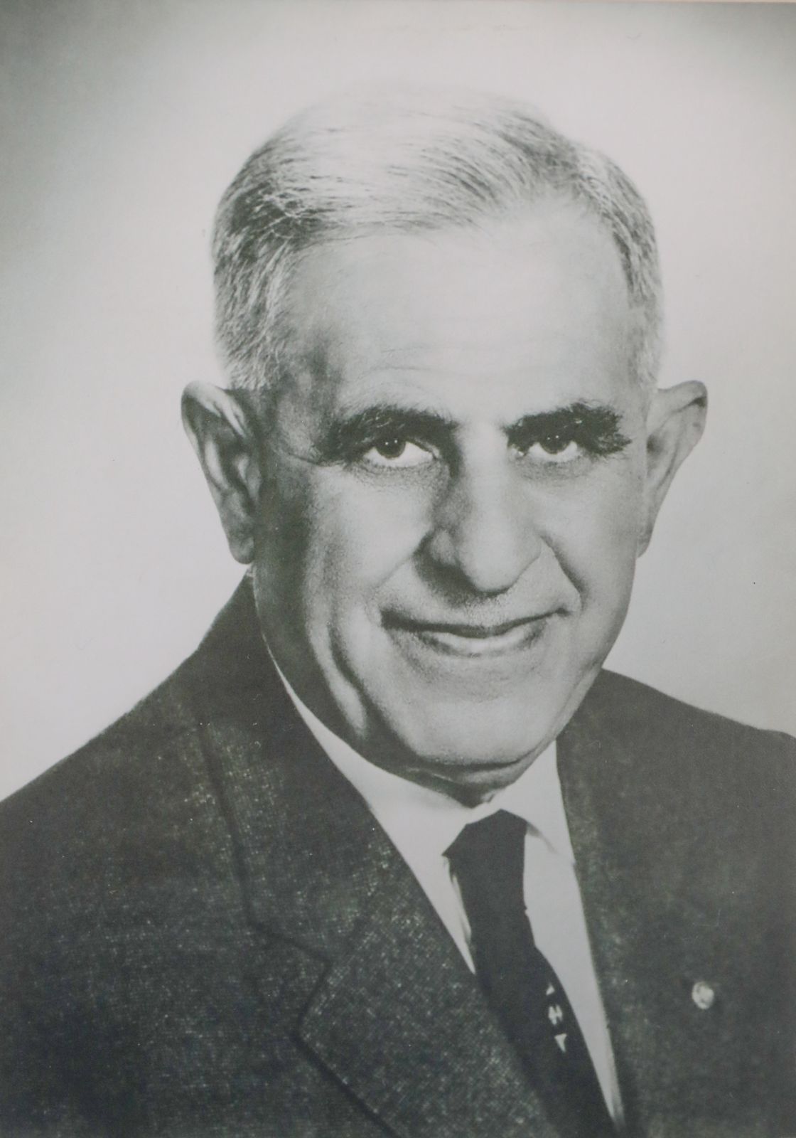 سياسي وبرلماني وتربوي فلسطيني 