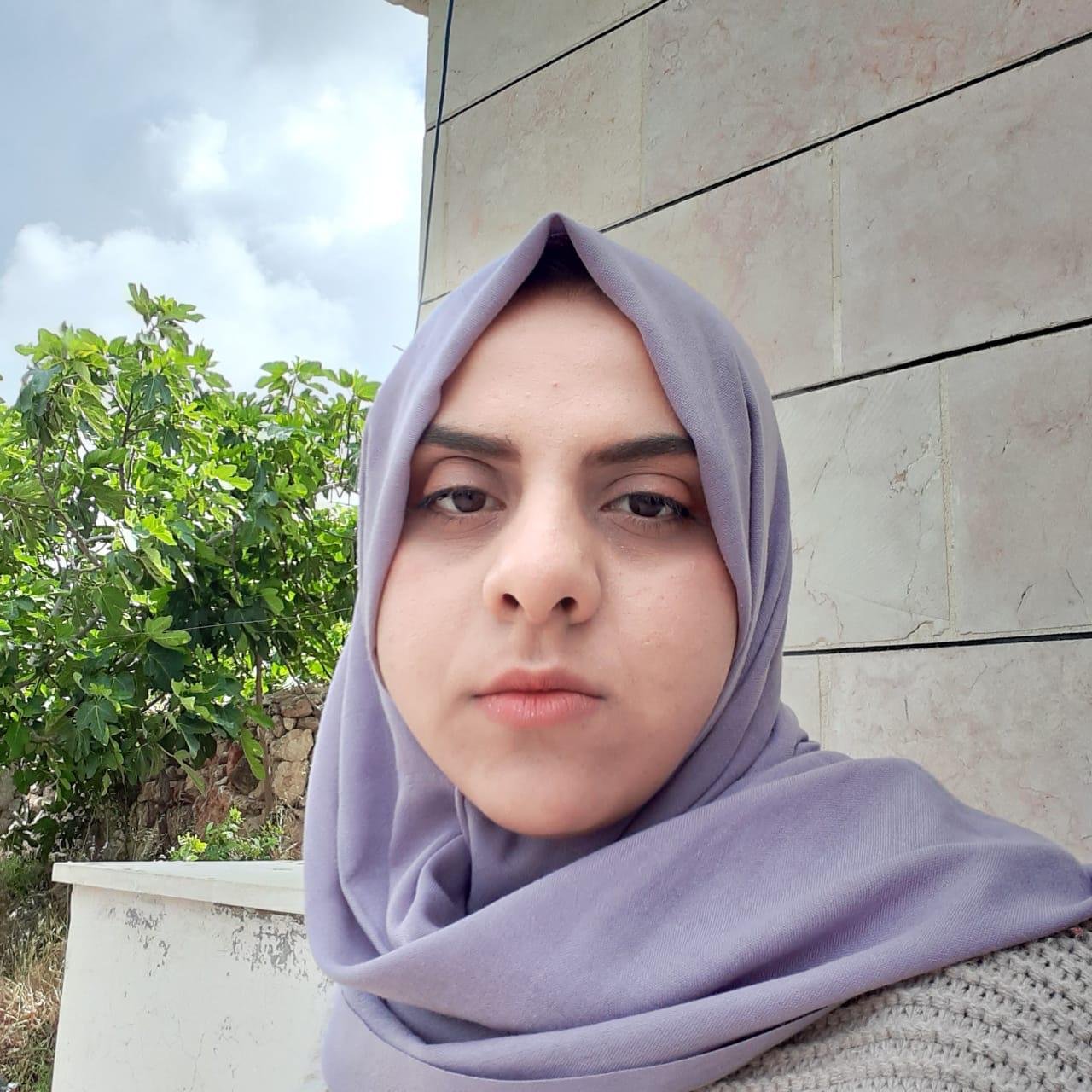 الفنانة التشكيلية ضحى خمايسة